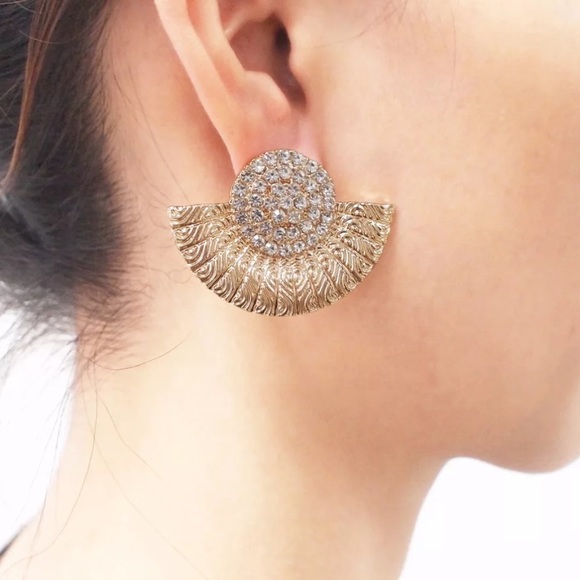 Fan shaped Alloy Rhinestone Vintage Stud Earrings - Picture 3 of 4